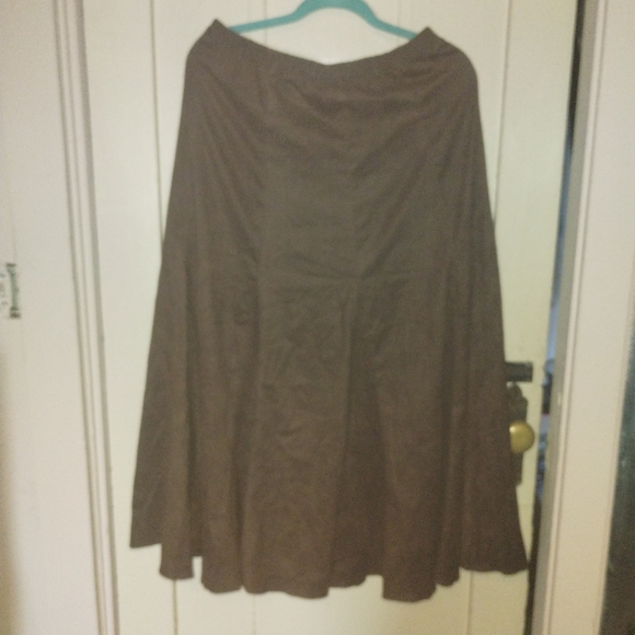 Brown pheasant skirt - Picture 2 of 3